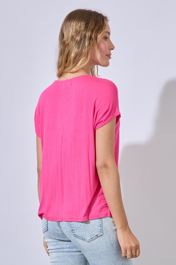 Remera Escote V FUCSIA