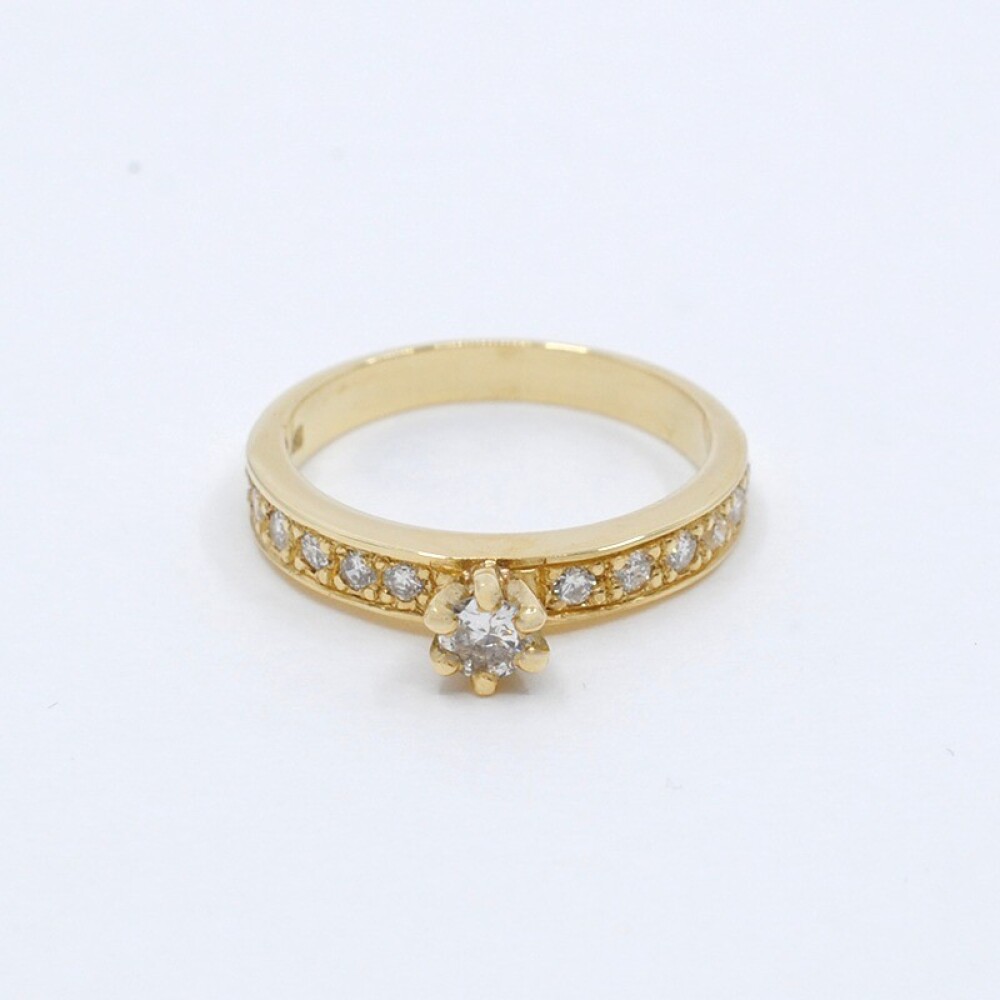 Anillo En Oro 18K Amarillo Con Brillantes Anillo En Oro 18K Amarillo Con Brillantes