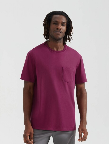 CAMISETA BÁSICA CON BOLSILLO BORDÓ