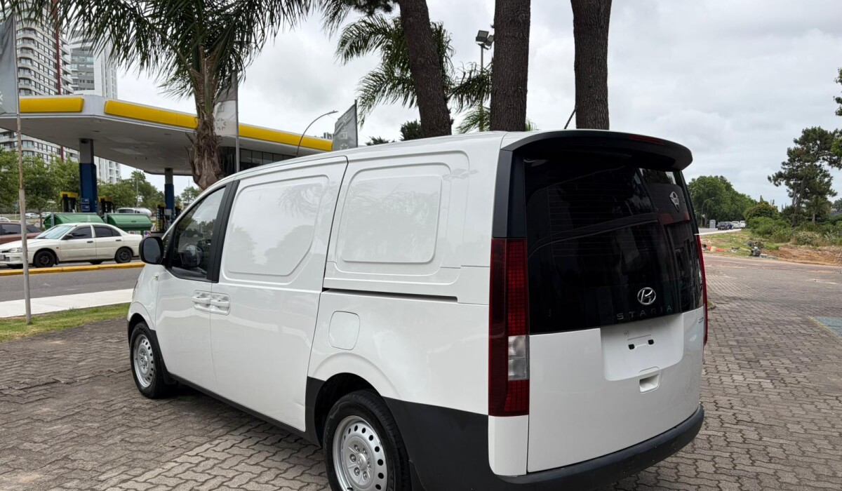 Hyundai H1 Staria Furgon 2.2 Diesel - 2022 Hyundai H1 Staria Furgon 2.2 Diesel - 2022