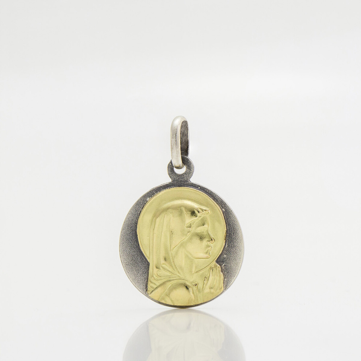 Medalla religiosa virgen niña de plata 900 y oro 18k., 1.8cm. 