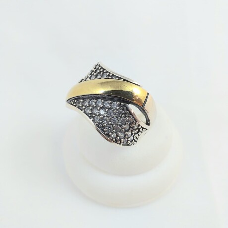 Anillo de plata 925 con detalles de double en oro 18Ktes, circonias blancas, ancho superior 15mm, diámetro interno 19mm, #16 Anillo de plata 925 con detalles de double en oro 18Ktes, circonias blancas, ancho superior 15mm, diámetro interno 19mm, #16