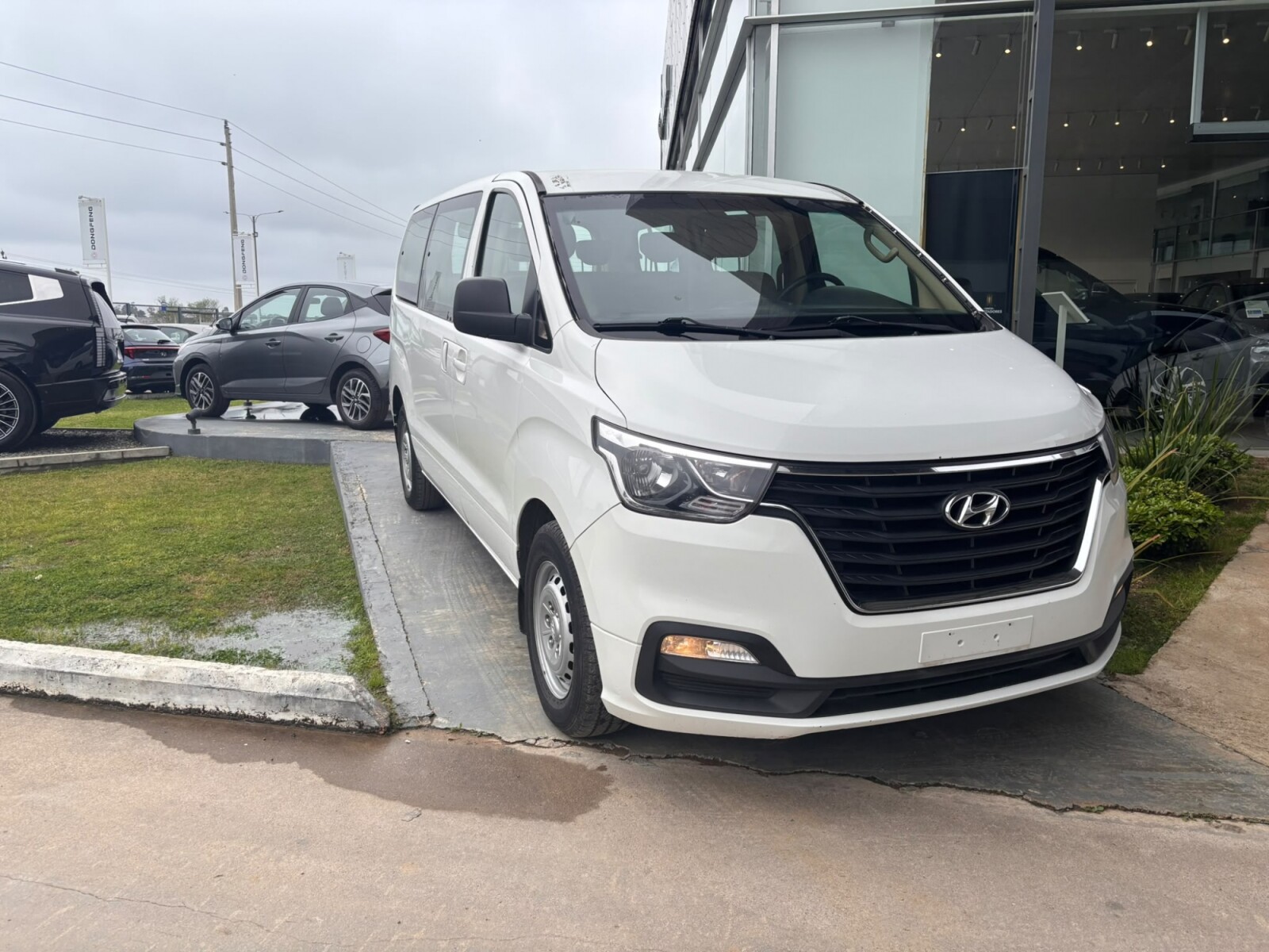 Hyundai H1 Minibus 9 Plz Diesel - 2021 