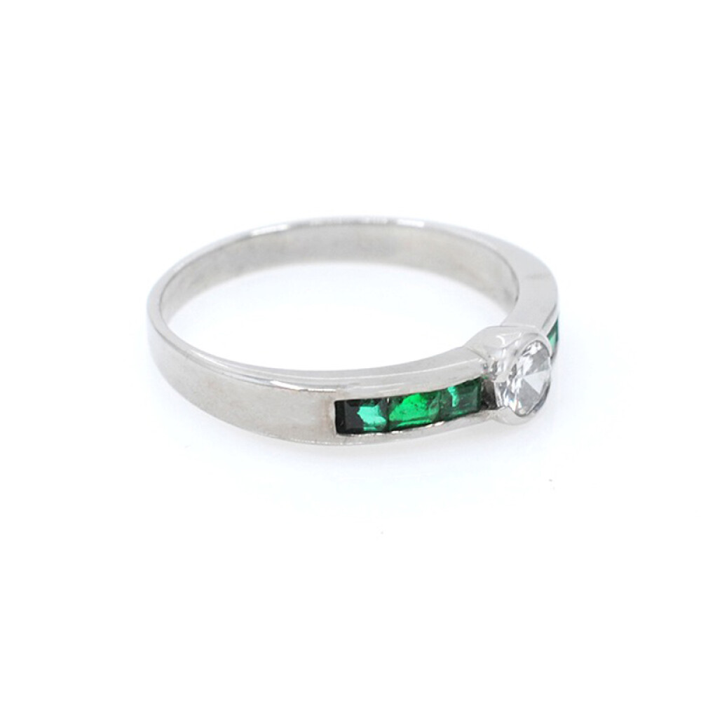 Anillo oro 18k blanco brillante y esmeraldas Anillo oro 18k blanco brillante y esmeraldas