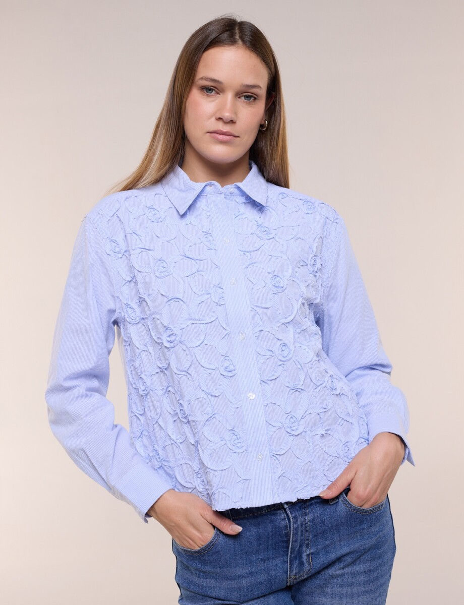 Camisa Relieve Floral - Celeste 