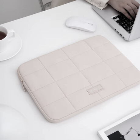 Estuche puffer para laptop Beige