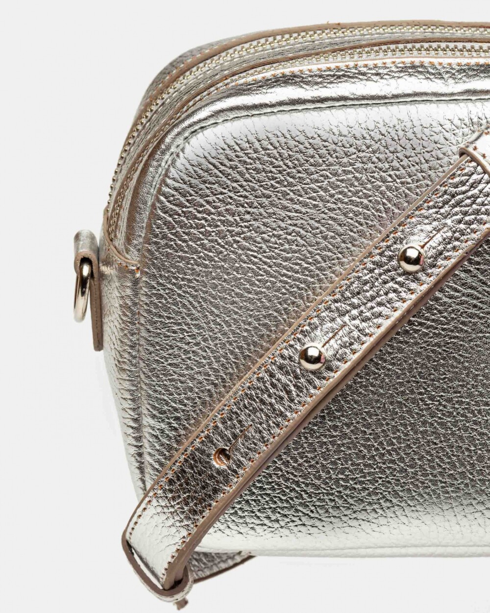 Bandolera Eterial en cuero graneado metalizado Plata