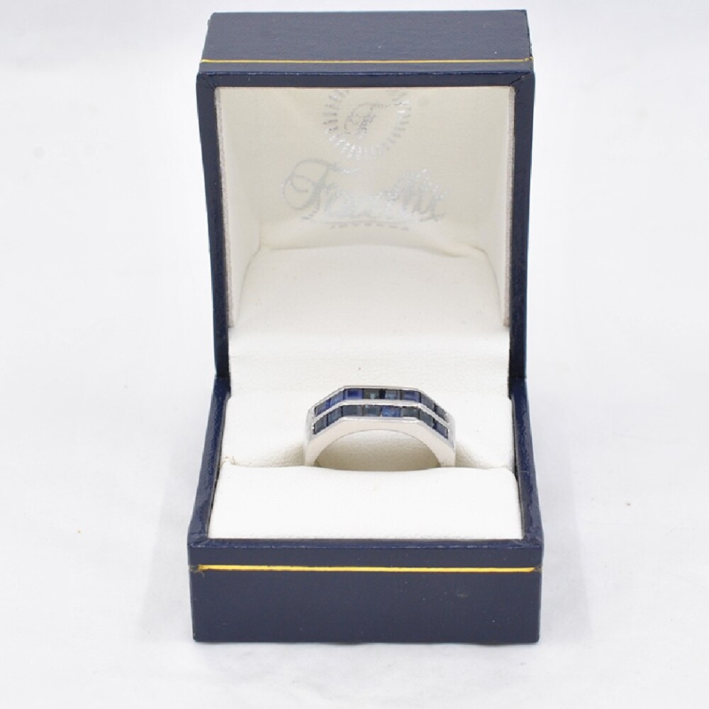 Anillo En Oro 18K Blanco Y Zafiros. Anillo En Oro 18K Blanco Y Zafiros.