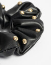 Skunzies Cuero/PU Scrunchie Con Studs - Combinacion Bicolor