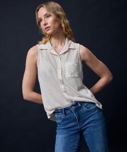 Blusa Detalle Crochet BEIGE CLARO