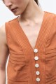 Blusa con alforzas lacre