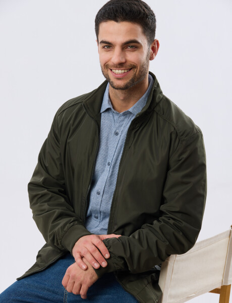 CAMPERA LIVIANA DE NYLON Verde