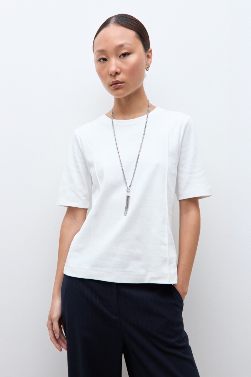 Remera cortes verticales blanco