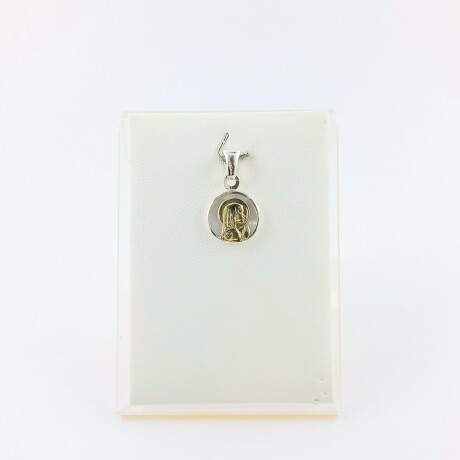 Medalla religiosa de plata 925 y virgen en double de oro 18 ktes con nácar. Medalla religiosa de plata 925 y virgen en double de oro 18 ktes con nácar.