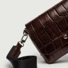 Bandolera Menorca En Cuero Grabado Croco Marron
