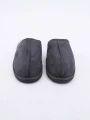 PANTUFLA DE HOMBRE GRIS OSCURO