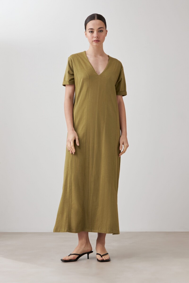 Vestido con costuras verticales y tajos laterales verde oliva