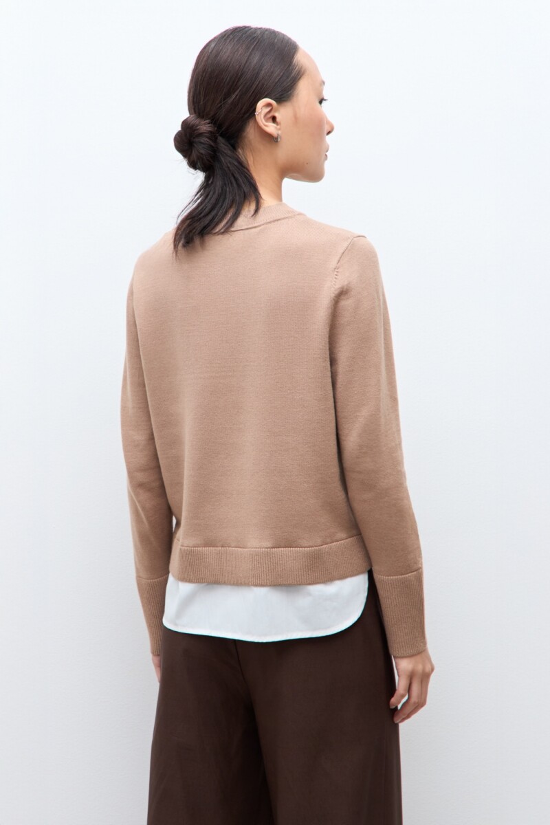 Sweater con camisa tostado melange