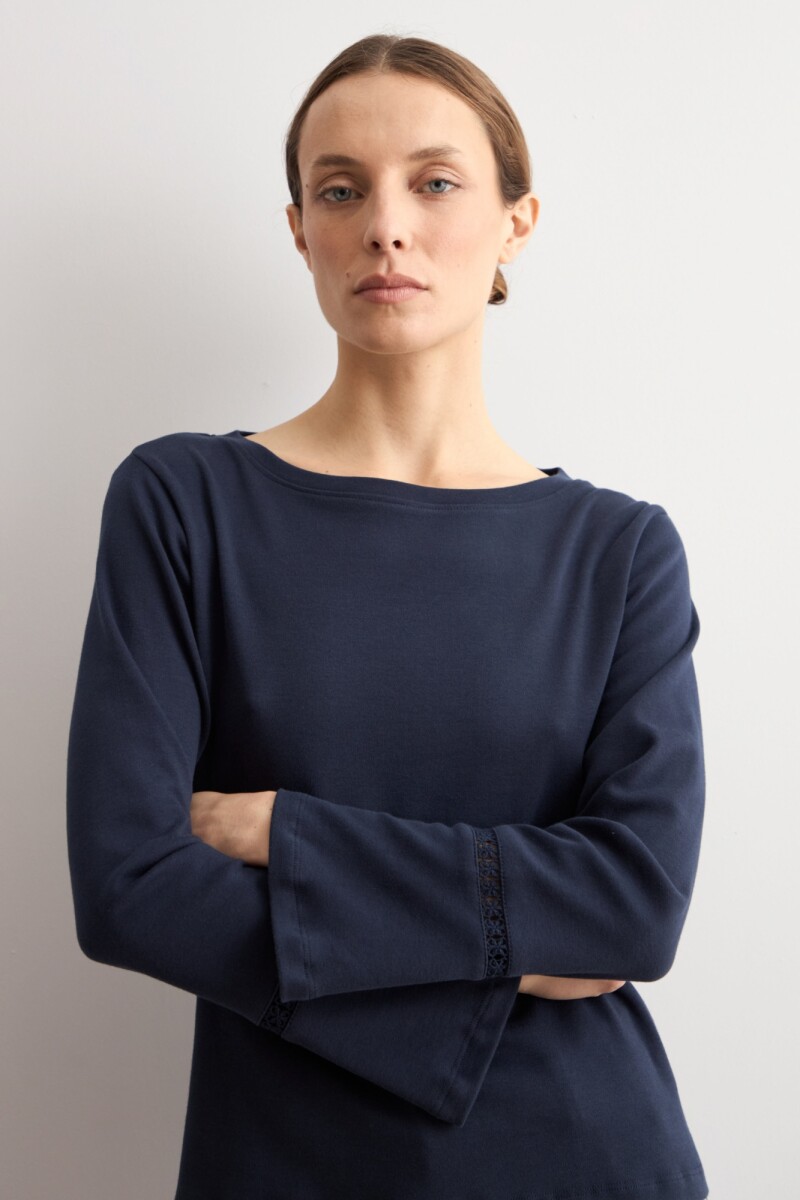 Remera manga larga con puntilla azul marino