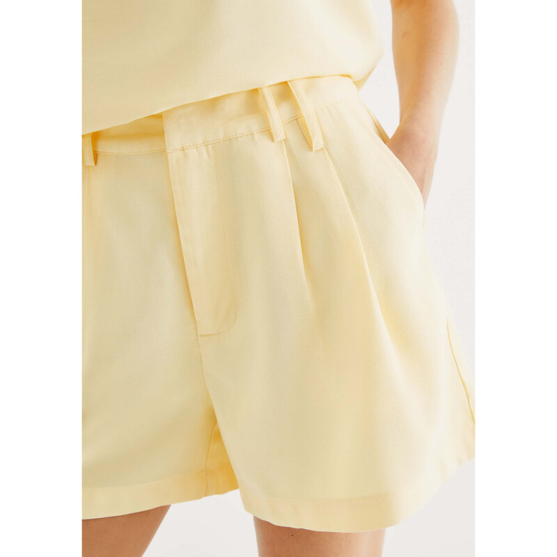 SHORTS FEM AMARELO CLARO
