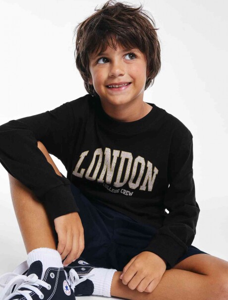CAMISETA MANGA LARGA INFANTIL CON ESTAMPA NEGRO