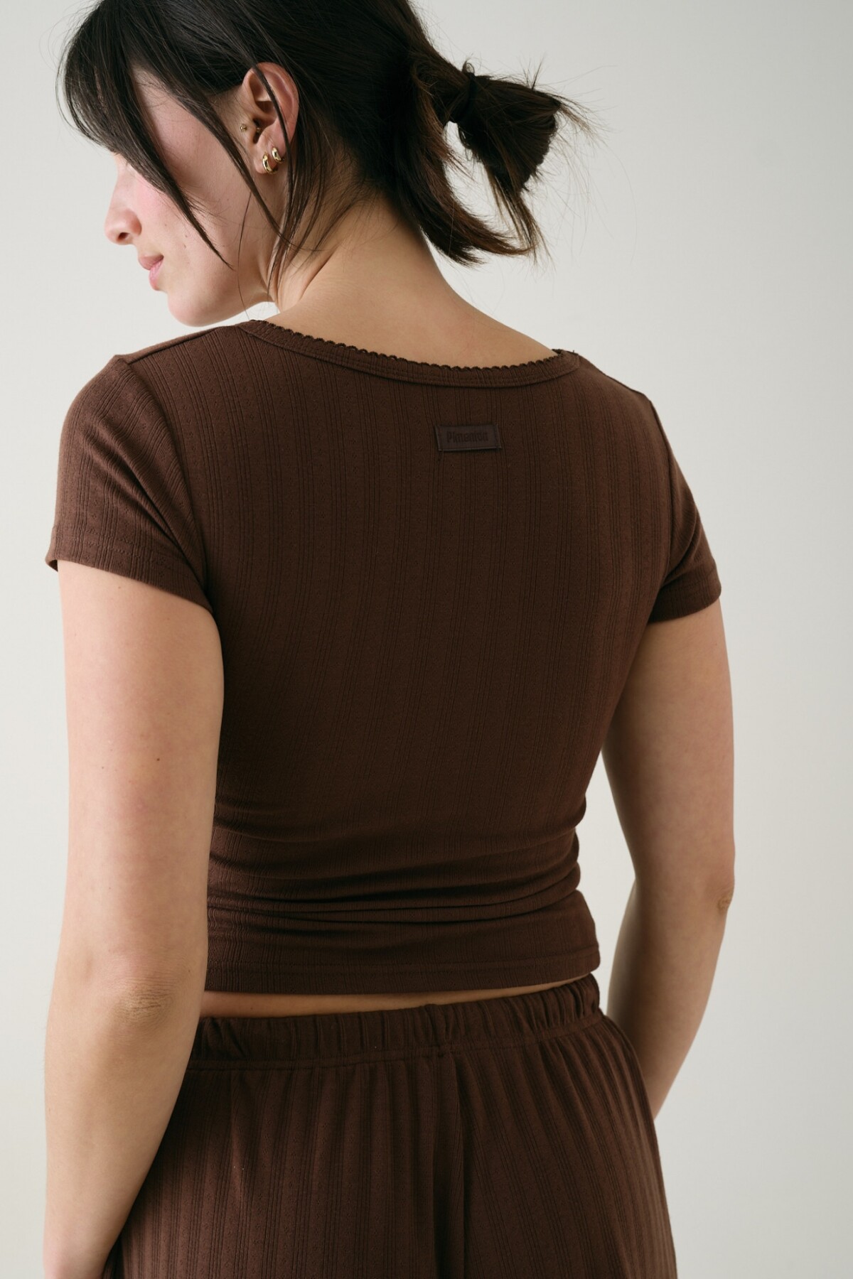 Remera Entallada Pointelle Marron