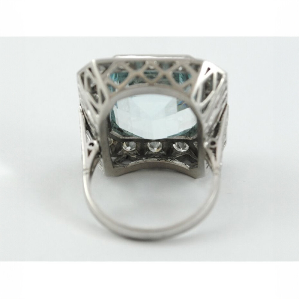 Anillo Oro 18K Diseño Antiguo Con Brillantes Y Agua Marina Anillo Oro 18K Diseño Antiguo Con Brillantes Y Agua Marina