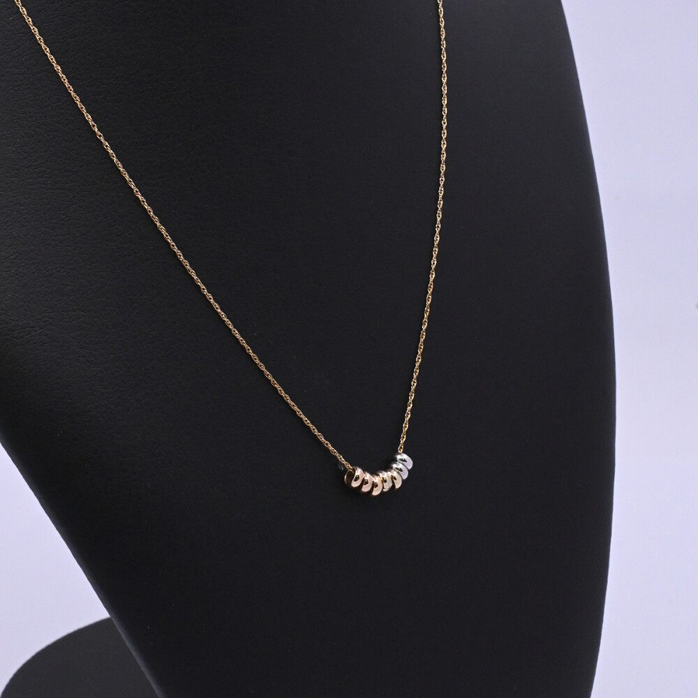 Cadena oro 18k con 7 dijes pasantes. Cadena oro 18k con 7 dijes pasantes.