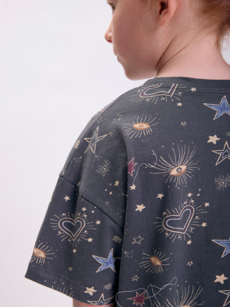 Remera Estampa Estrellas Gris Oscuro