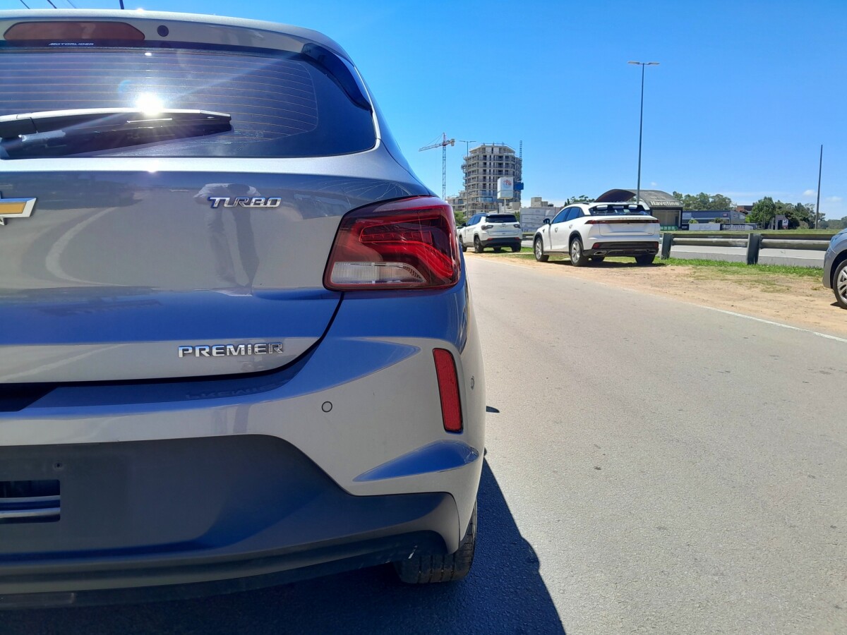 Chevrolet Onix Premier 1.0T AT| Permuta / Financia Chevrolet Onix Premier 1.0T AT| Permuta / Financia