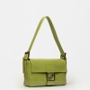 Cartera al hombro Signature en cuero charol Moss