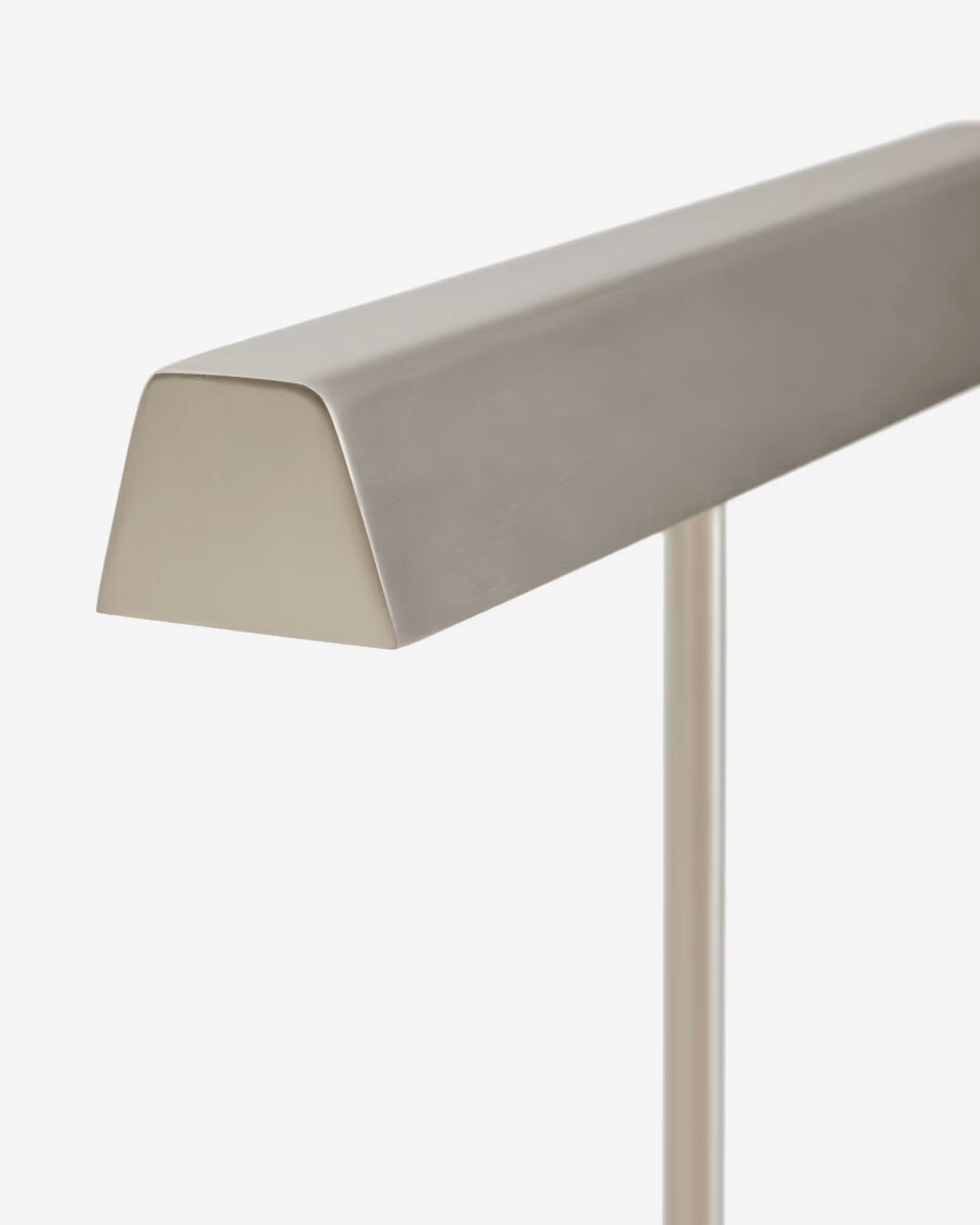 Lámpara de mesa Lynor de metal cepillado con base de mármol blanco Lámpara de mesa Lynor de metal cepillado con base de mármol blanco