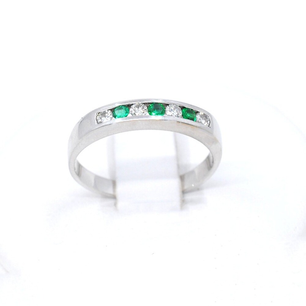 Anillo En Oro 18K Blanco, Brillantes Y Esmeraldas Anillo En Oro 18K Blanco, Brillantes Y Esmeraldas