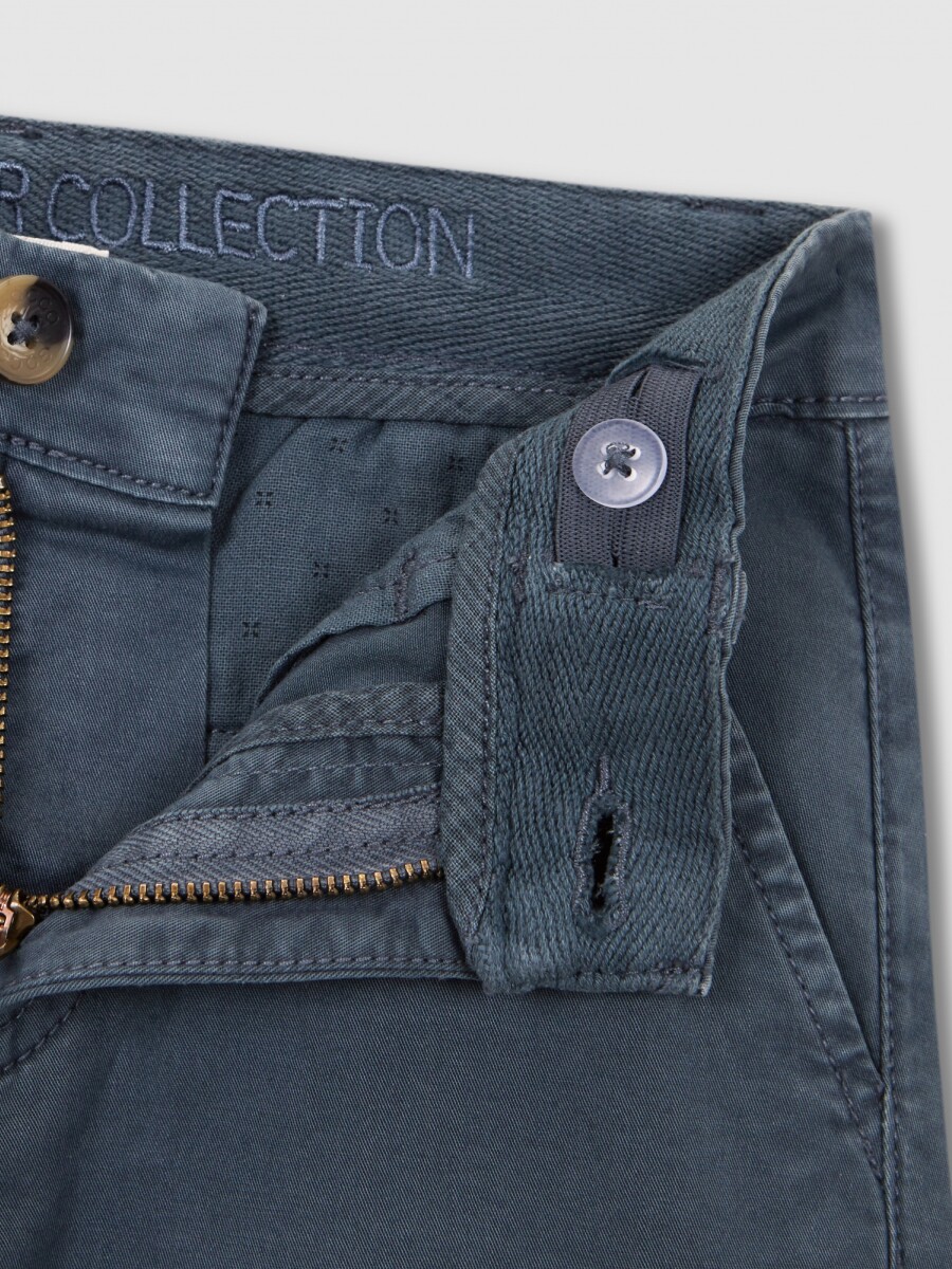 Chino Corto De Sarga Azul Oscuro