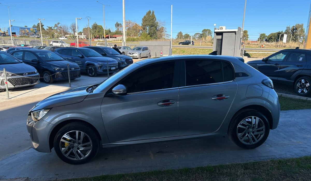 Peugeot 208 Allure 1,6 AT6 - 2024 Peugeot 208 Allure 1,6 AT6 - 2024