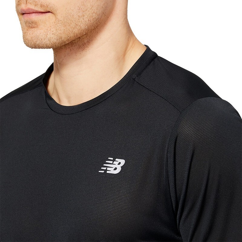 Remera New Balance Accelerate Negro