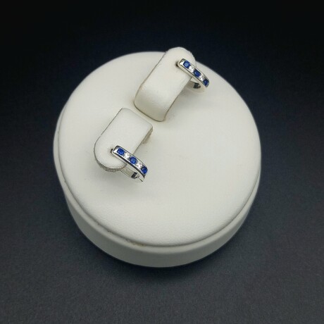 Par de aros de plata 925 con circonias. Par de aros de plata 925 con circonias.