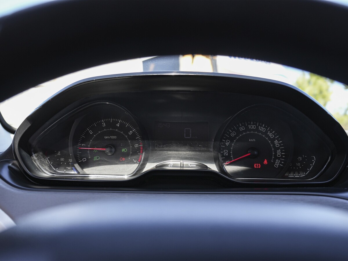 Peugeot 208 Allure 1.5 Extra Full 1.5 | Permuta / Financia Peugeot 208 Allure 1.5 Extra Full 1.5 | Permuta / Financia