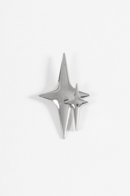 Prendedor estrella doble plateado