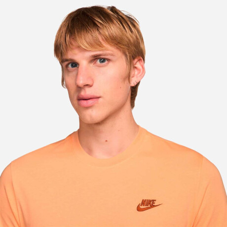 Remera Nike Sportswear Club De Hombre Naranja