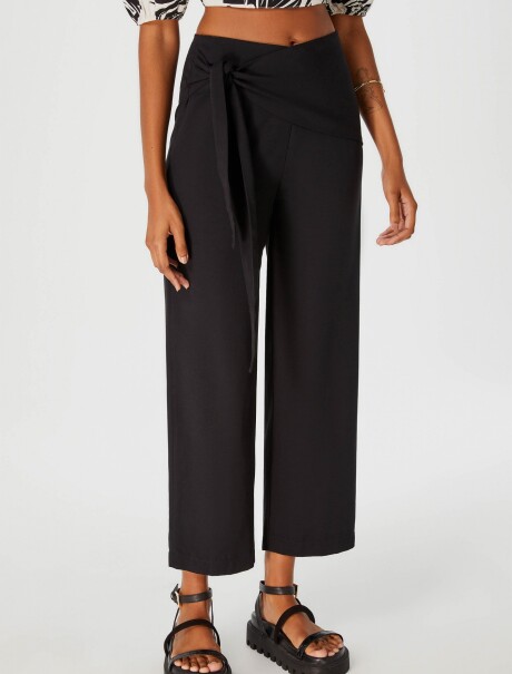 PANTALÓN CON LAZO NEGRO