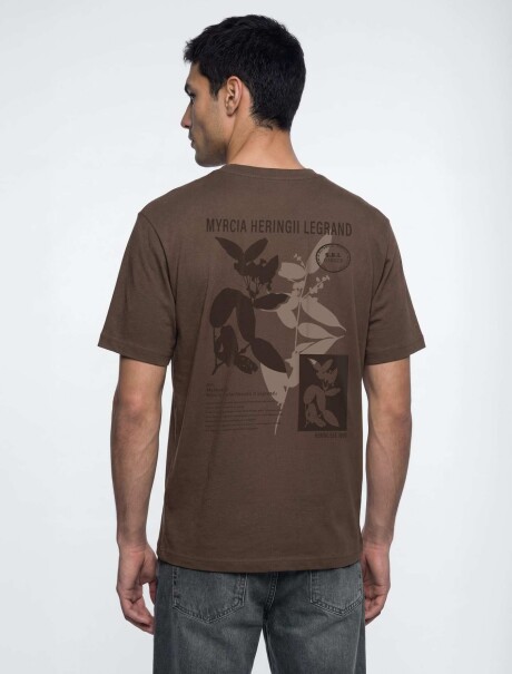 CAMISETA CON ESTAMPA MODELO REGULAR MARRÓN