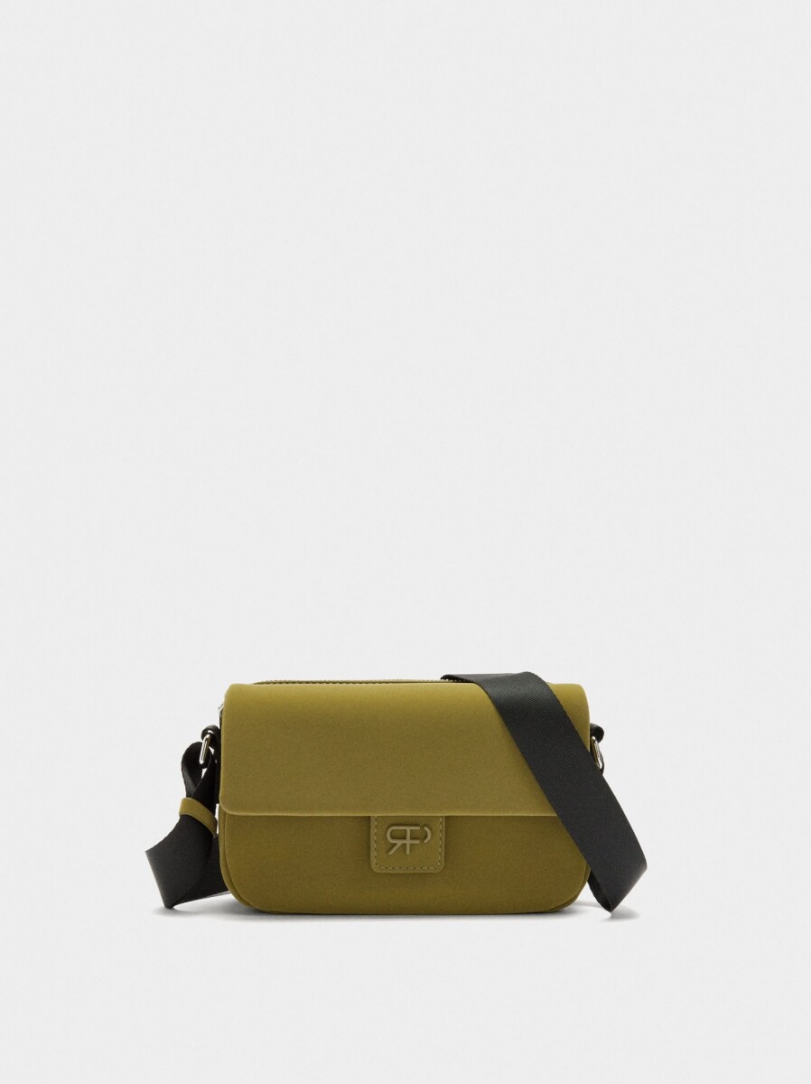 Bolso Bandolera Con Solapa Textura Suave - mostaza 