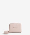 Billetera Texturada Con Solapa Rosa Claro