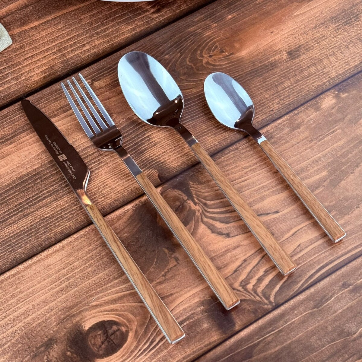 Juego Cubiertos 24 Piezas Acero Inoxidable Mango Madera 