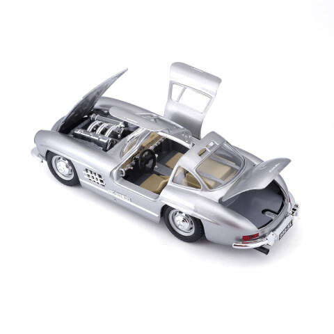 Auto de Colección Bburago Escala 1:24 MERCEDES BENZ PLATA