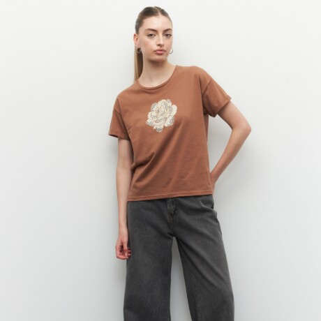 REMERA DIMIS Marrón Corteza