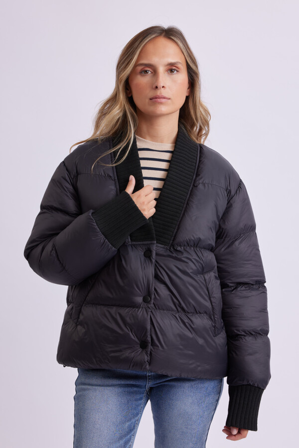 Campera de abrigo cuello en V Negro