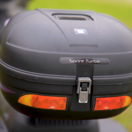 Moto A Batería Con Reversa Luces Y Sonido + Casco Negro