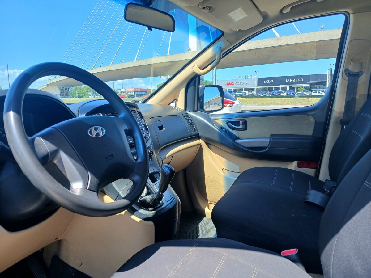 Hyundai H-1 Minibus 2.4 12 Pasajeros Extra Full Hyundai H-1 Minibus 2.4 12 Pasajeros Extra Full